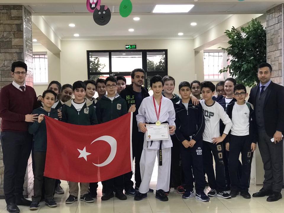 İstanbul Okullar Arası Karate Şampiyonasında Altın Madalya